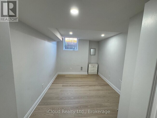 Photo - 4105 Channing Cres
