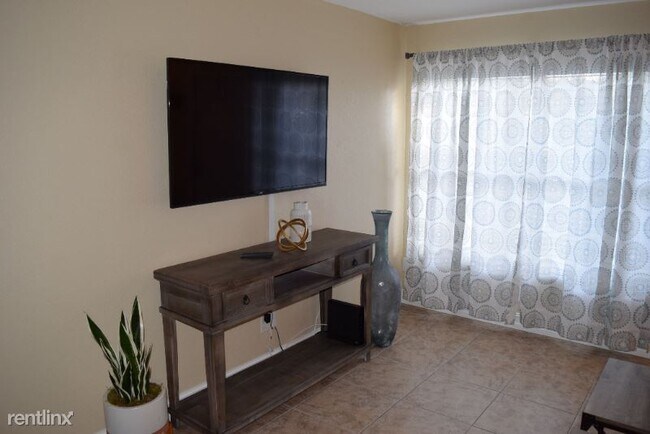 Photo - 2 br, 1 bath Apartment - 17 SW Hideaway Pl