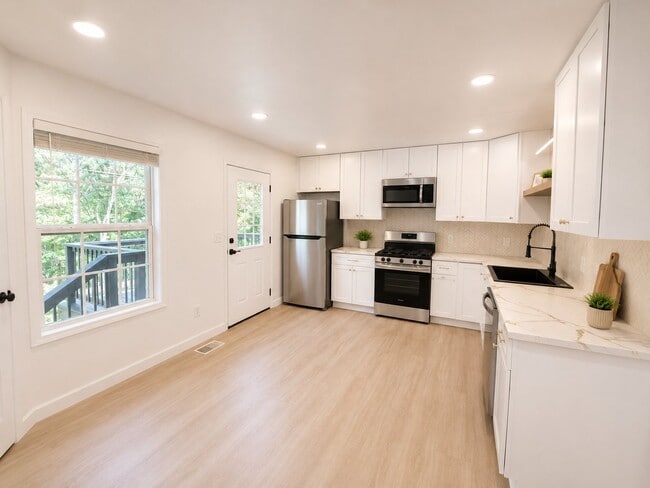 175 Crawford Hill Rd