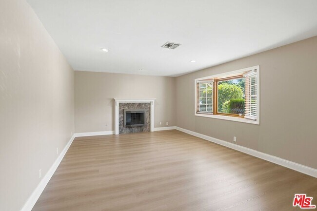 Photo - 6646 Franrivers Ave