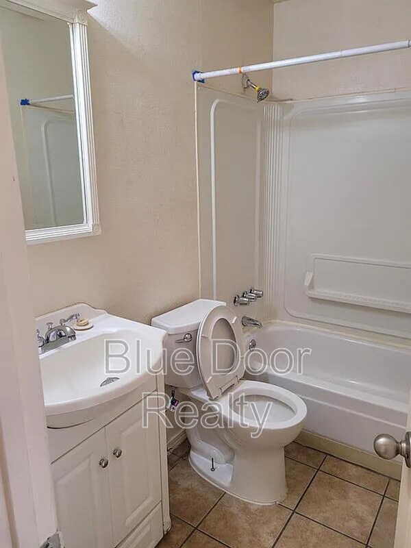 4601 Carlisle H-3