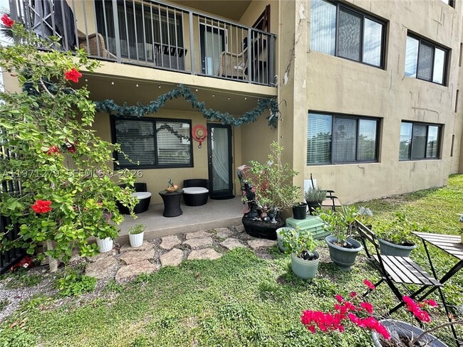 Building Photo - 301 Golden Isles Dr Unit 114