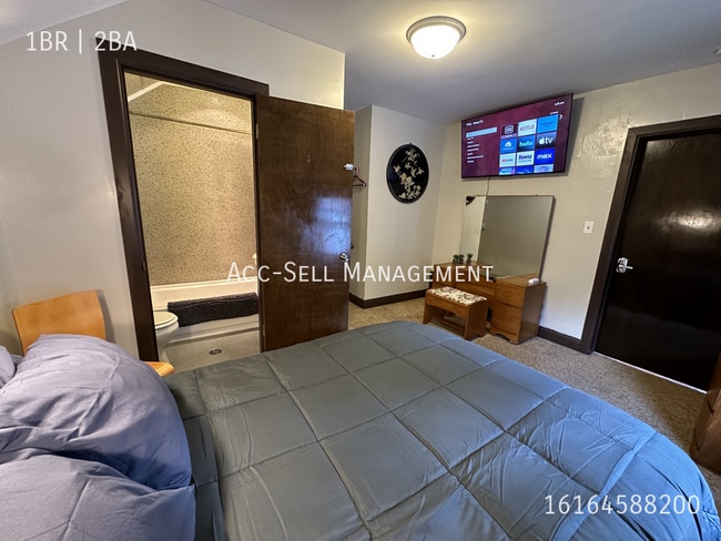 Photo - 643 Thomas St SE Unit NW bedroom