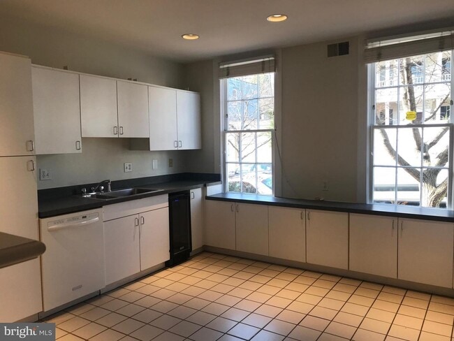 Photo - 1425 34th St NW