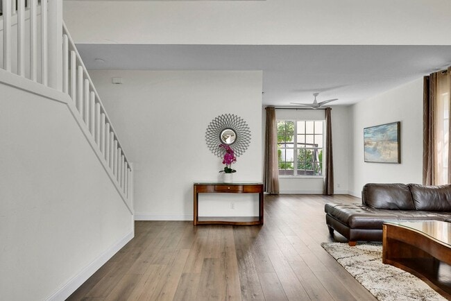 Photo - 3354 Greenview Ter W