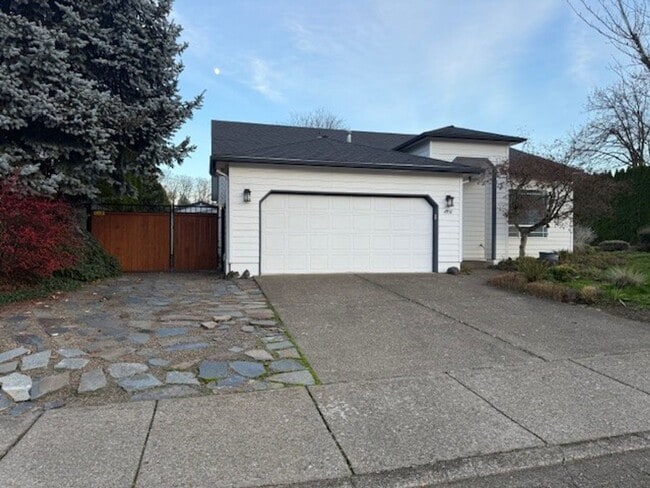 Photo - South Salem House in Well Established Neighborhood