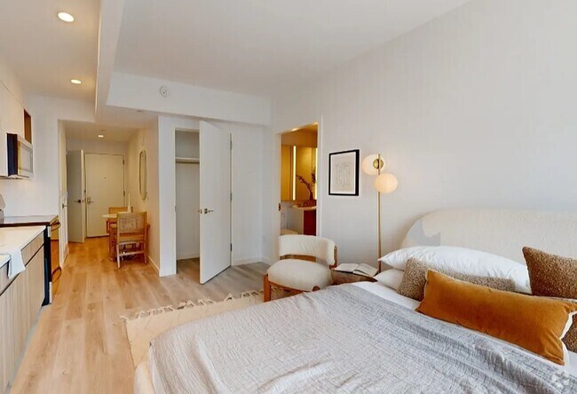Building Photo - 77 Commercial St Unit 824S Rental