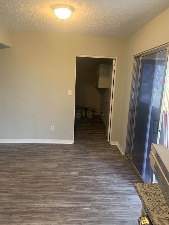 Photo - 308 Circle Dr