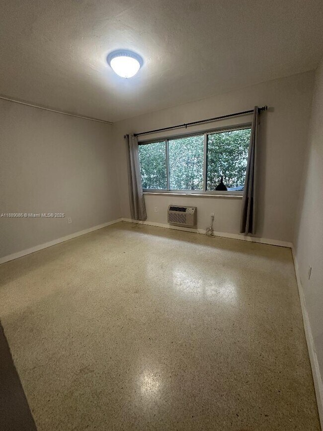 Photo - 780 82nd St Apartamento Unidad 3