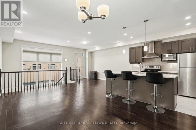 Photo - 329 Lysander Pl
