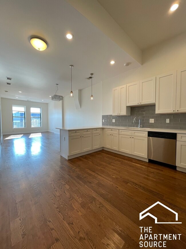 Building Photo - 7058 N Clark St Unit 204 Rental
