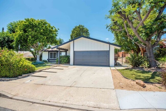 Building Photo - Spacious 4 Bedroom Home in Quiet Yorba Linda Neighborhood