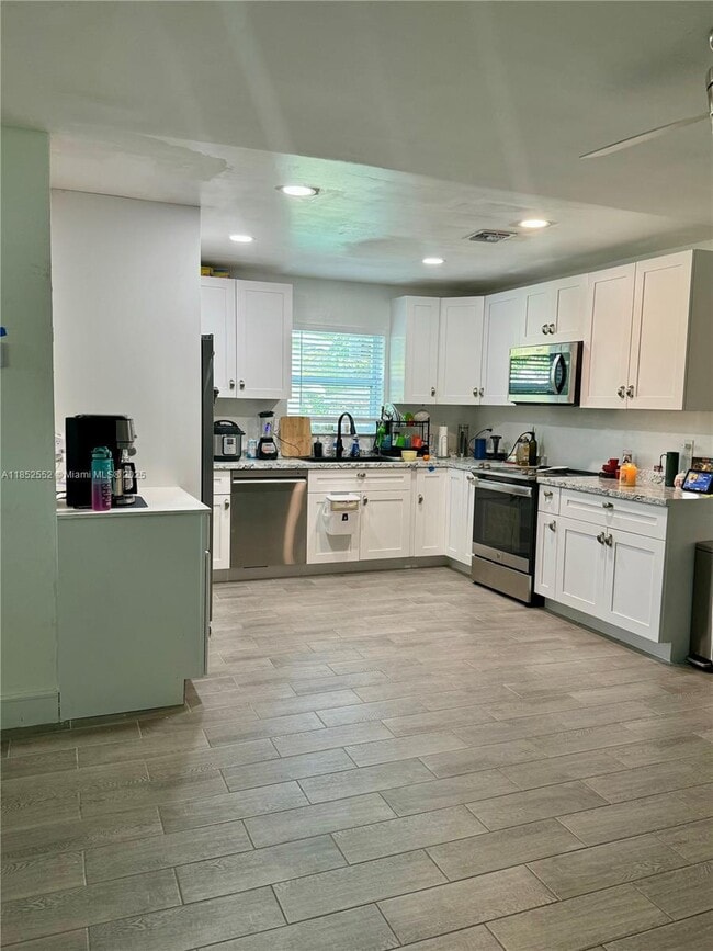 Building Photo - 550 SW 11th Dr Rental