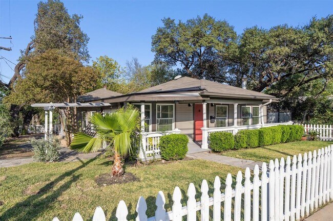 Photo - 400 E Monroe St