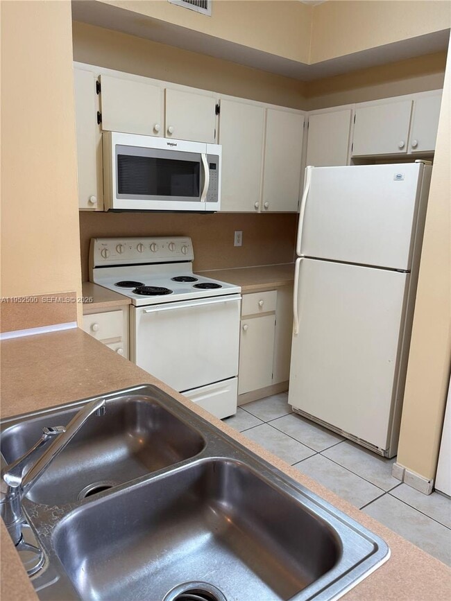 Photo - 7320 NW 114th Ave Unidad 202