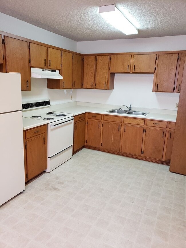 Photo - TRIPLE C - 921 Unit B