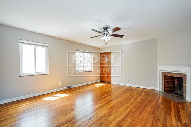 Photo - 2010 Elmwood Ave Unidad C