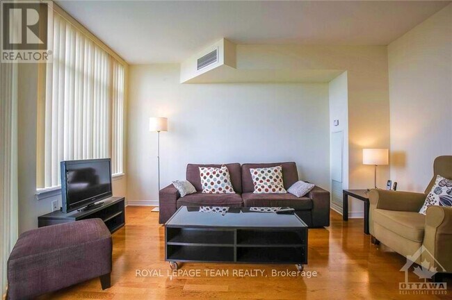 Photo - 570 Laurier Ave W Unité 2002