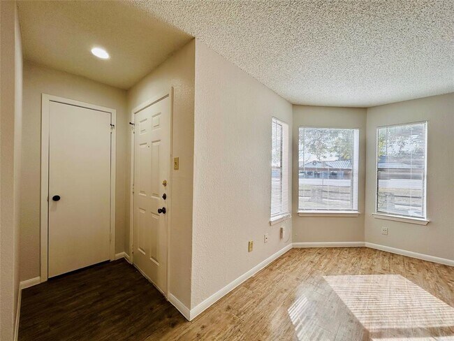 Photo - 8913 Schick Rd