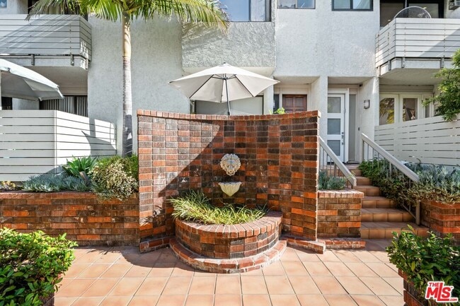 8611 Burton Wy Unit 15