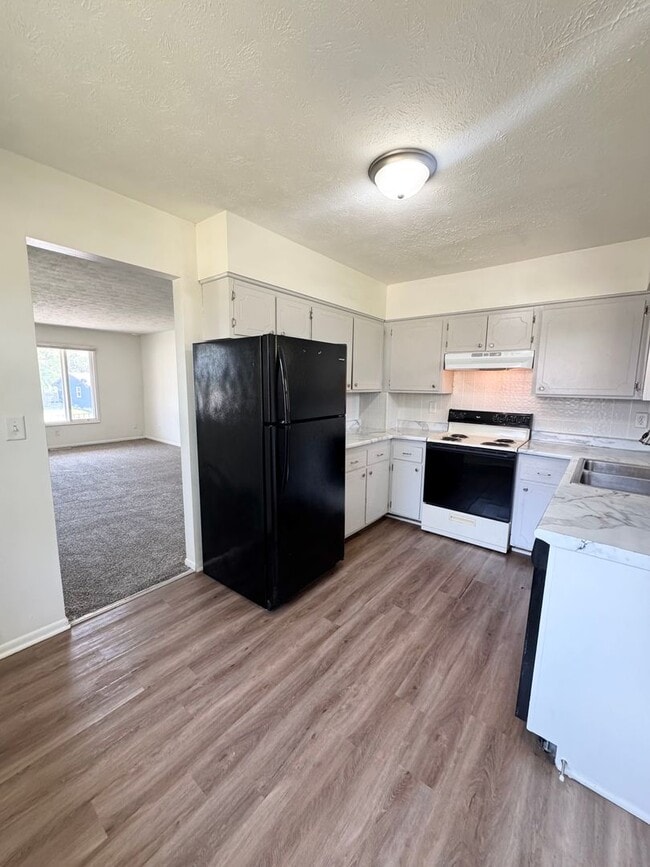 Photo - Spacious 3 Bedroom Available Now!