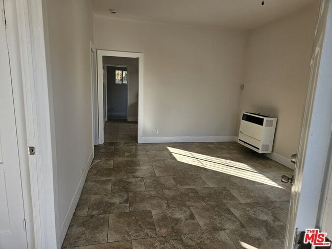 Photo - 259 E 84th Pl