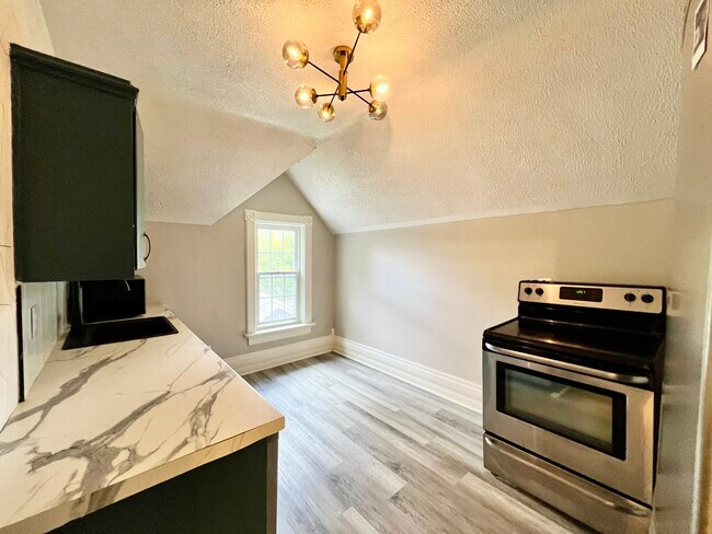 Photo - 31 Adelaide St S Unit 1