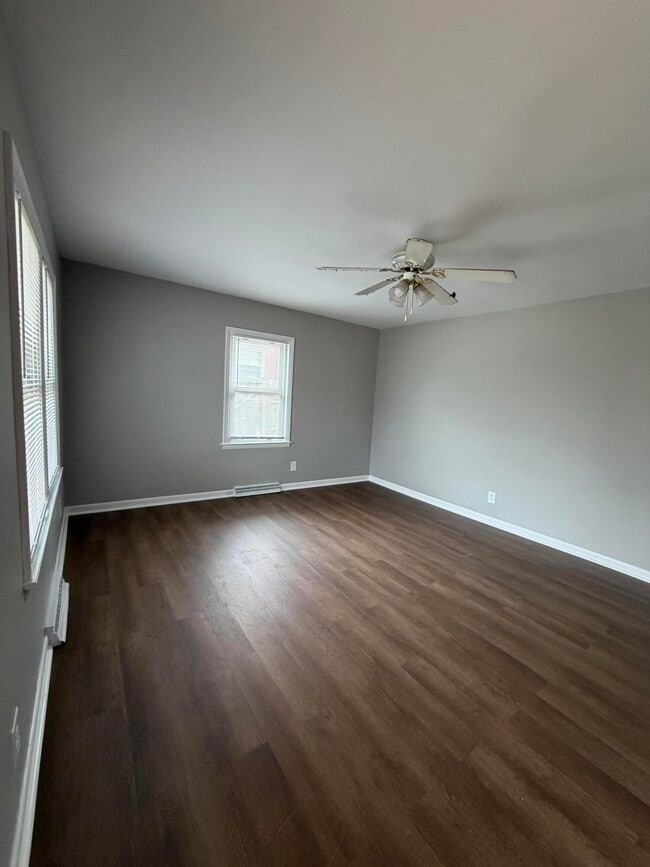 Photo - 611 Chestnut St