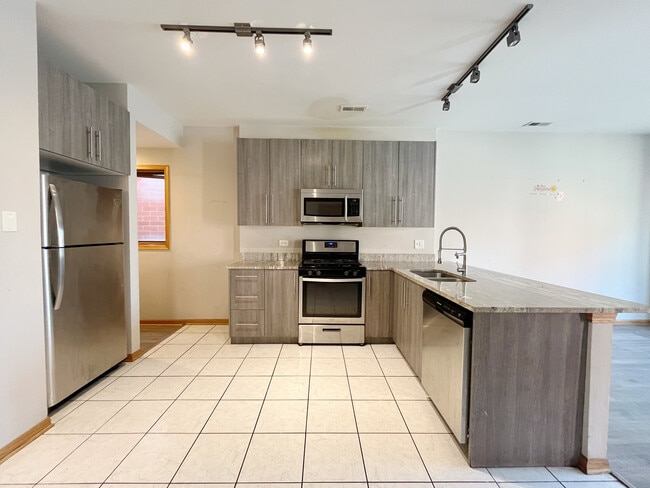 Photo - 2413 W Taylor St Unit 2