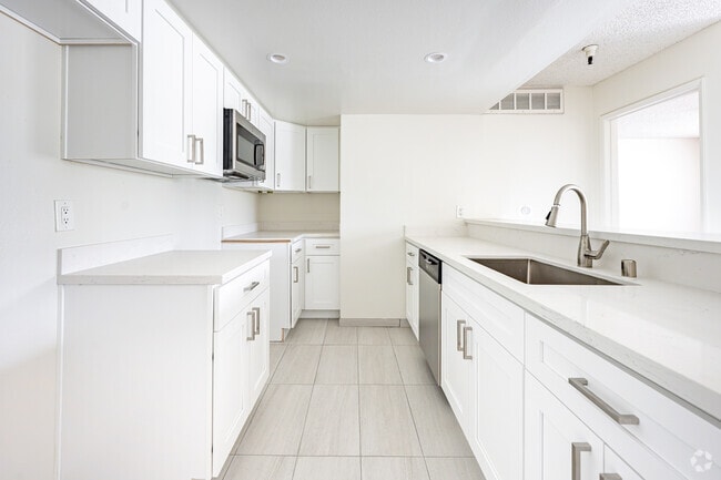 1BR, 1BA -864SF - Kitchen