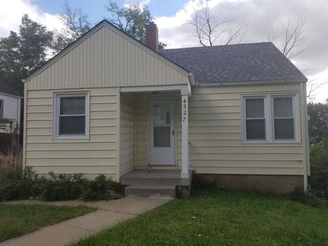 Building Photo - Spacious 4 Bedroom 1.5 Bath House!!