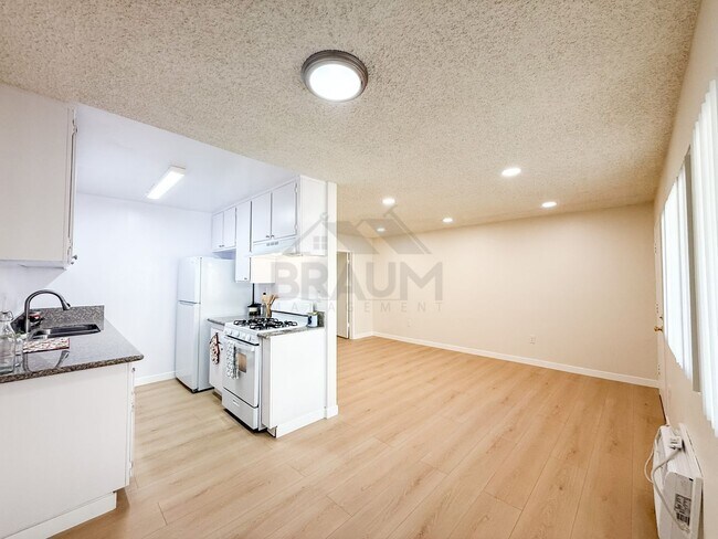5461 Kester Ave Unit 122