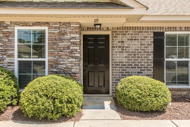 Photo - 119 Village Run