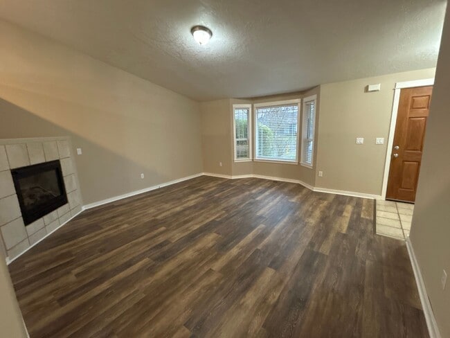 Photo - 3 Bedroom 2 Bathroom Knox Butte Home