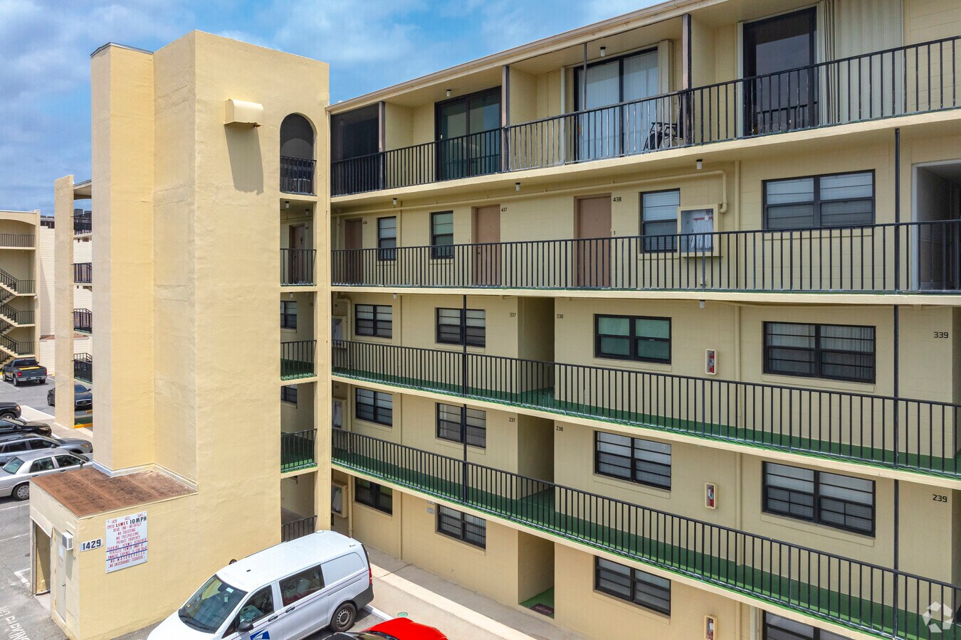 Entrada - Vantage Pointe