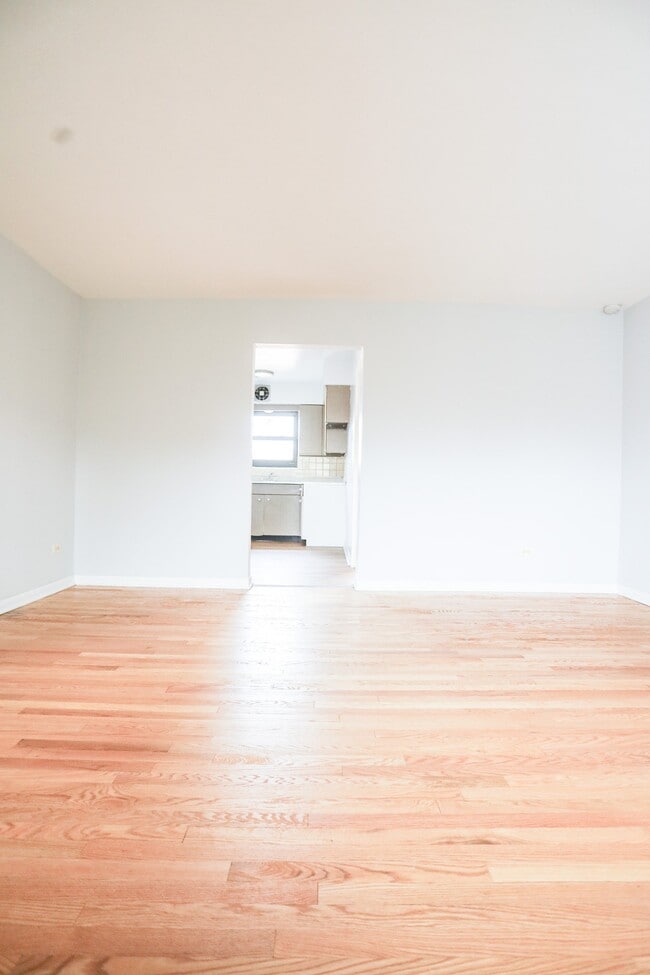 Photo - 2550 W Catalpa Ave Unit 4
