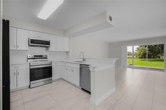 13929 Fairway Island Dr Unit 818