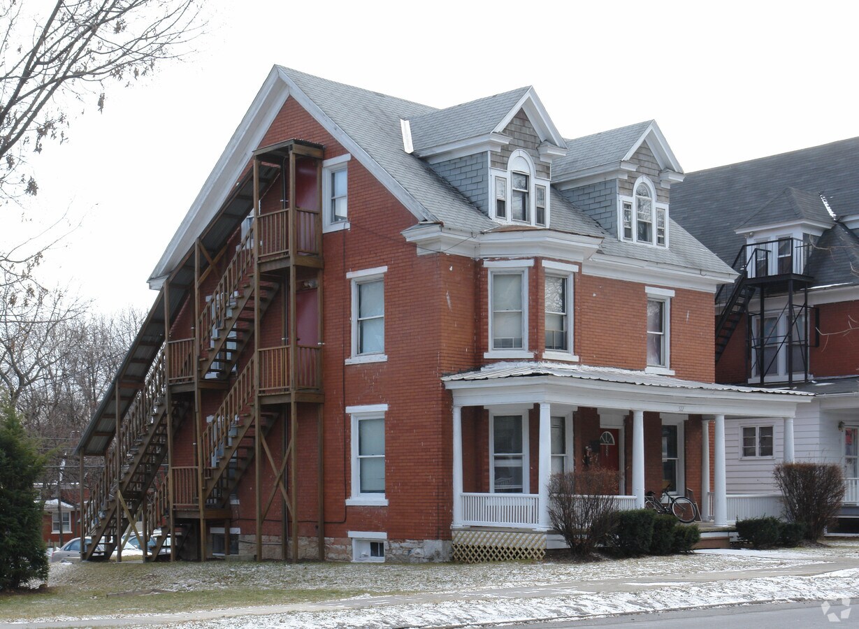 Photo - 522 W College Ave Apartments