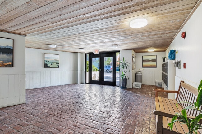 Lobby - Corinth Ave. Apartments