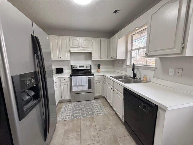 Photo - 909 Durham Pl