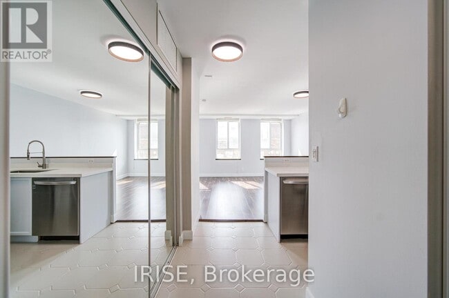 Photo - 135 Maitland St Unit 504