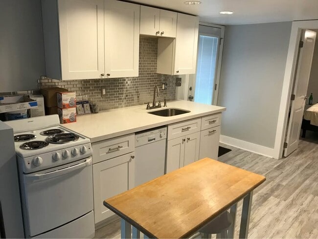 Photo - 4516 Banks St Unit Lower