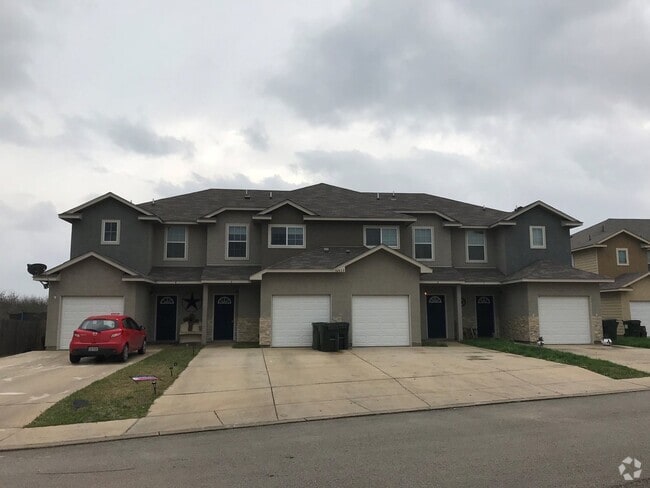 Building Photo - Town home for rent