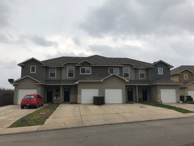 Building Photo - Town home for rent