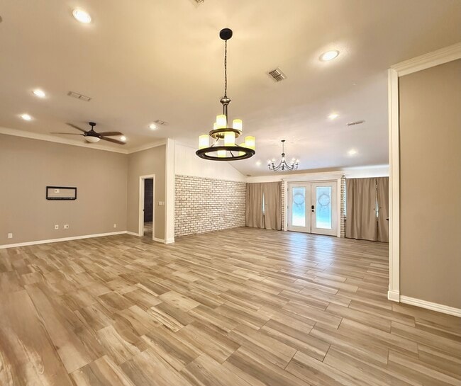 Photo - 135 Country Club Rd