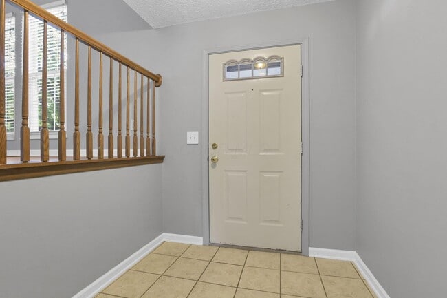 Photo - 933 Briaro St