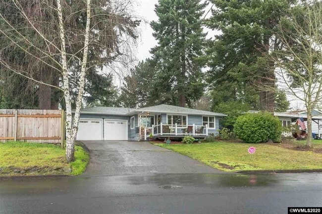 Photo - 541 Riverview Dr NW