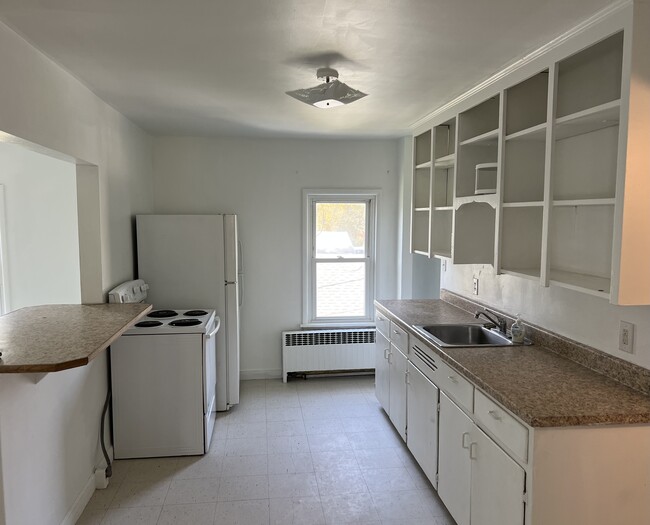 Kitchen - 1105 N 20th St Apartments Unit 3