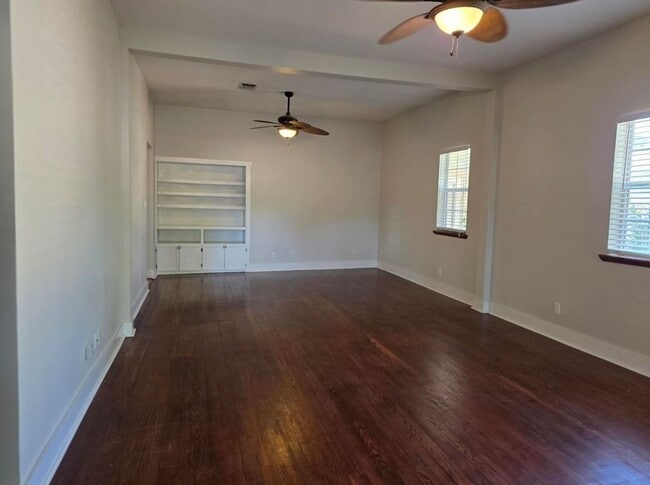 Photo - FOR LEASE!!