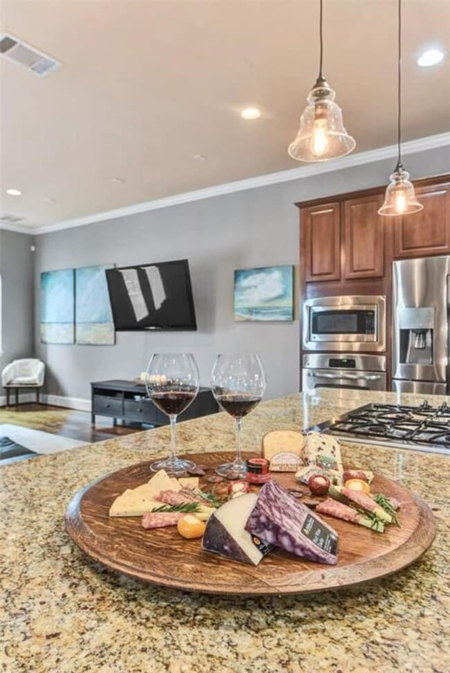 Building Photo - 5307 Lillian St